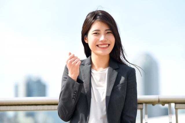 ＼9：00～18：00まで×高時給1300円／残業ほぼナシで定時にピタッと退社♪未経験OK！お給料は全額日払いもOK！のイメージ